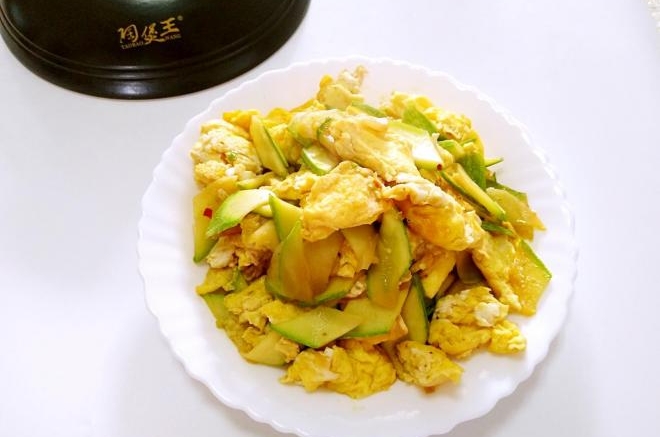 砂锅西葫芦炒鸡蛋