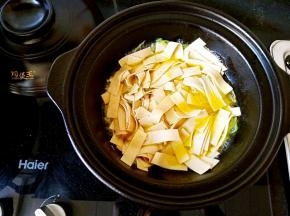 添水，凉水就行，没事儿，这锅是耐急冷急热的800度干烧不裂的砂锅。