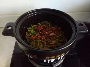 加入之前炒好的肉末