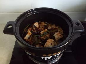 撒上香菜末出锅