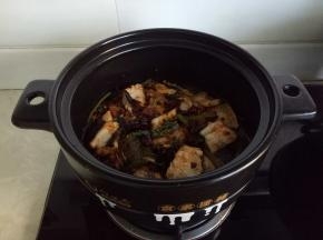 撒上香菜末出锅