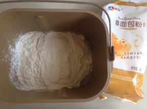 加入奶粉和面包粉