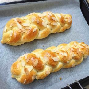 放入已预热好的烤箱中层，180度烘焙15分钟