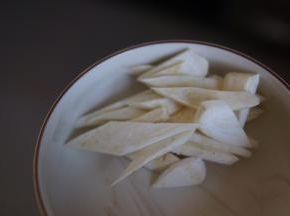 切成菱形薄片