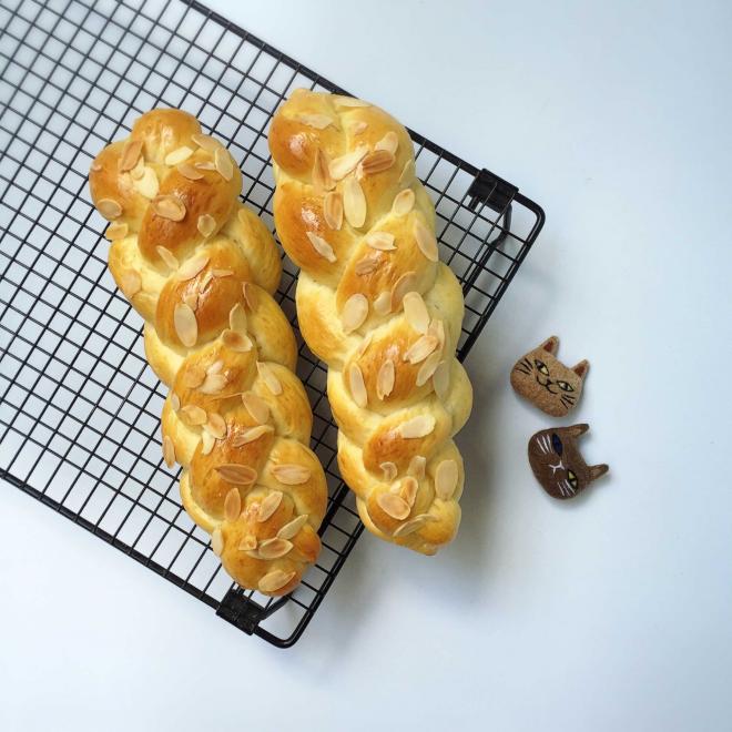 杏仁辫子面包