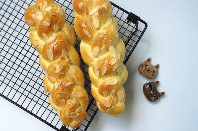 杏仁辫子面包