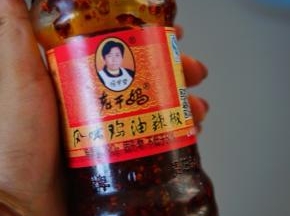 “铛铛铛”神器老干妈来一大勺