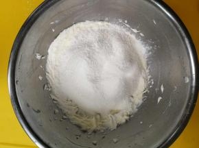 过筛加入低粉和高粉