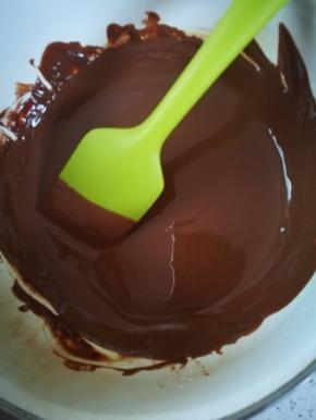 牛奶巧克力隔60度热水融化