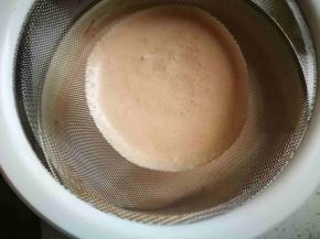 慕斯液过筛，可以多过几次