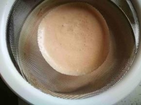 慕斯液过筛，可以多过几次