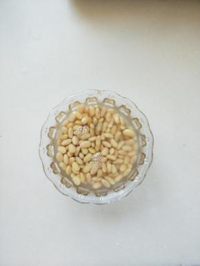 黄豆是我前一天泡好的