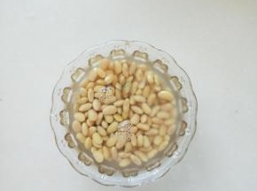黄豆是我前一天泡好的