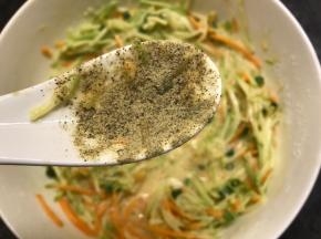 加入半勺黑胡椒粉