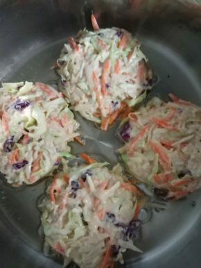 做捏成饼上平底锅煎