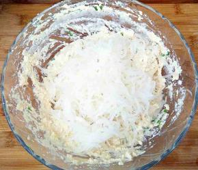 再加入萝卜丝抓匀