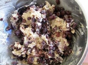 轻轻拌均匀即可，过度搅拌也没啥，就是豆子会烂，不影响味道