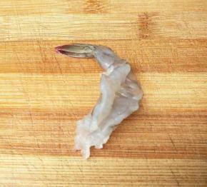 再开下背，方便入味。