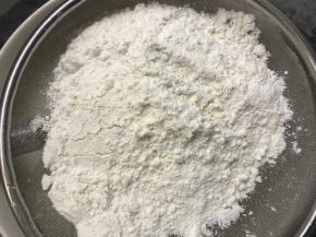 筛入低筋面粉