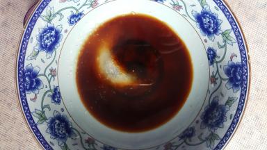 加入适量的白糖，我喜欢稍微甜一些，可按照自己的口味来调配。