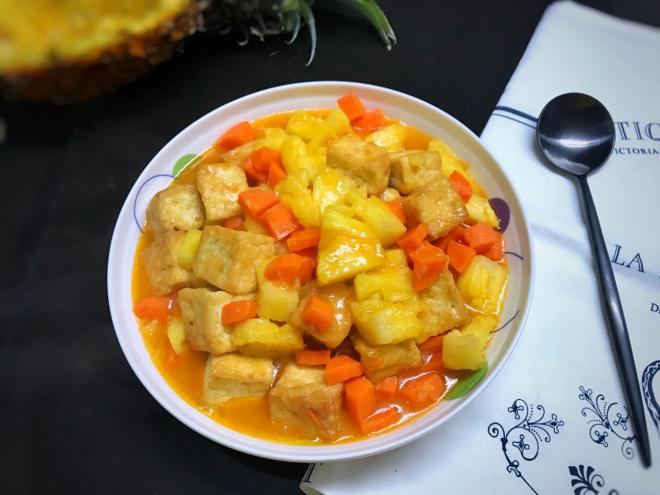 菠萝咕噜豆腐