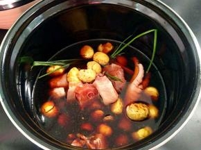 加入清水至食材一半