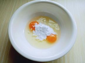加入糖粉。(建议最好用糖粉)