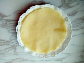 做好的饼皮放在网上晾凉备用。