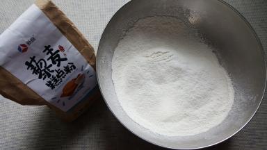 3.过筛藜麦粉。