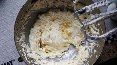 8.这是蛋液全部加入后的状态。