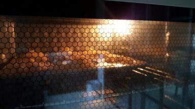 17.放入预热好的烤箱中，上下火170度，烤30分钟。