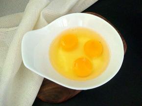 鸡蛋加料酒打匀