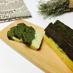 亦可将原味黄油糊先至于模具内，后挤入抹茶黄油糊，取一根筷子延中心线位置，晃动搅拌。