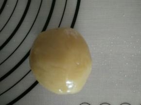 包好的面团收口朝下