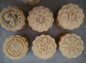 烤至表面金黄出炉晾凉