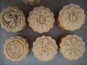 烤至表面金黄出炉晾凉