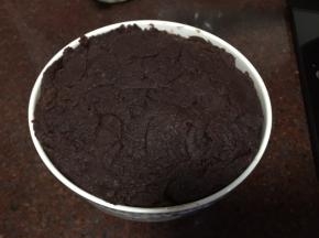 然后将炒好的红豆沙装入放凉