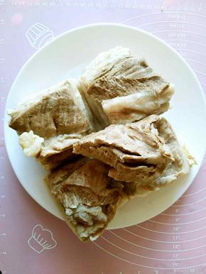 肉烀至用筷子可以轻松扎透就熟了