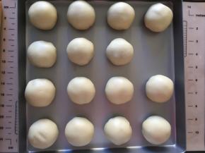 收口朝下，放入烤盘