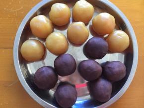 豆沙也一样加咸蛋黄一共35个