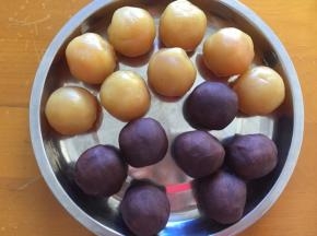 豆沙也一样加咸蛋黄一共35个
