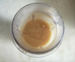 压好的白芸豆捞出放入料理机打成泥。