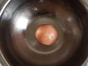 揉均匀，颜色很漂亮的粉色桃山皮。