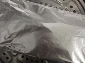 8.包好锡纸放入蒸锅，水开后蒸40分钟左右