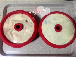 11、云石纹最重要的一步：用刮刀翻两下，烧烤用的竹签拿出来大范围交叉拌2-3次，再用竹签转个圈，不要超过3次。