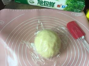 同样也盖上保鲜膜，然后放入冰箱冷藏1小时