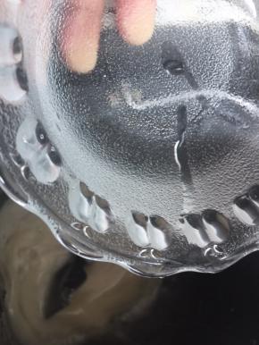 然后加入清水搅拌均匀