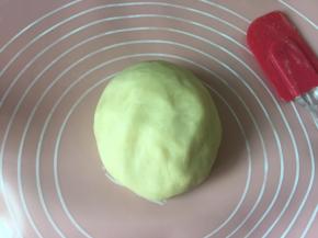 取出油皮揉紧实