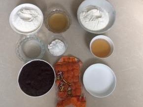 准备好材料（红豆沙的做法见我的菜谱）