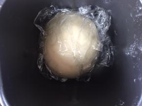 然后盖上保鲜膜静置1小时